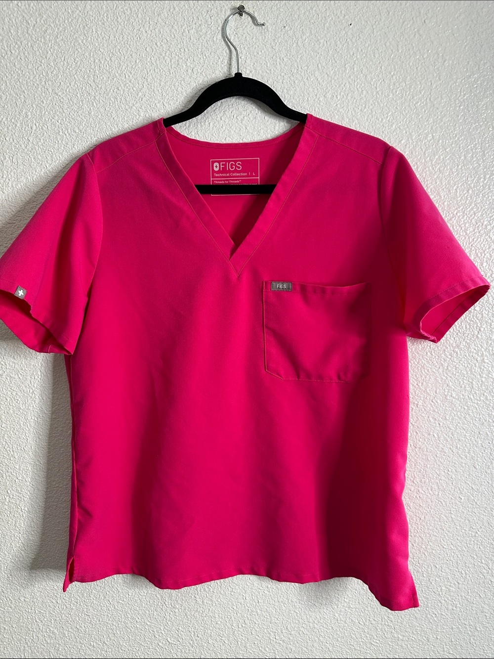 Figs Hot Pink V-Neck Scrub Top size L medical, nursing